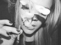 black-and-white-girl-smoke-weed-Favim.com-1946455.jpg